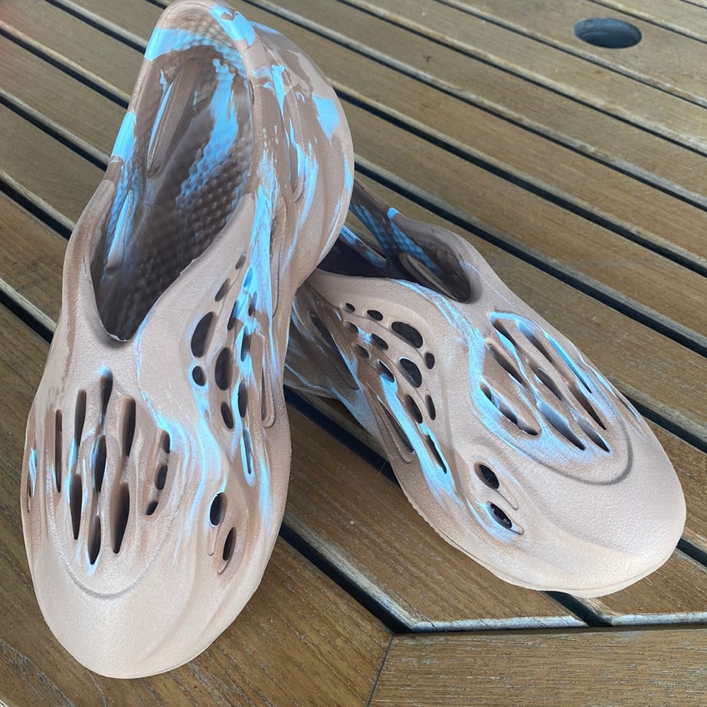 Miss Lola Cade shoes size 6. Multi color marble taupe and blue